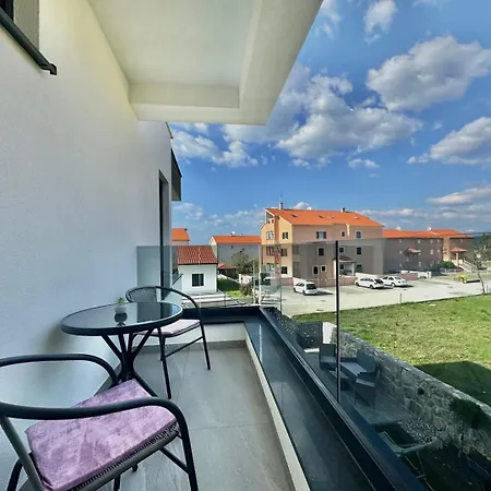 Infinity Haven With Private Pool Villa Malinska