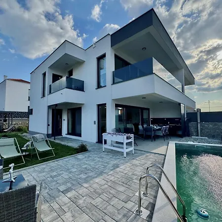 Villa Infinity Haven With Private Pool