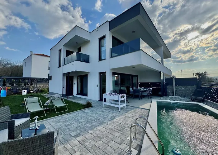 Villa Infinity Haven With Private Pool