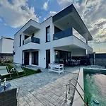 Willa Infinity Haven With Private Pool